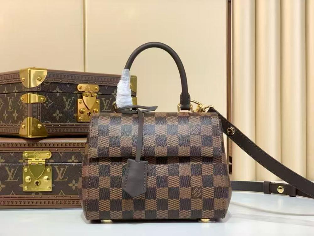 شنطه لوبس فيتون مربعه