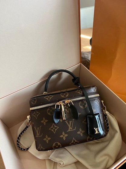 شنطه مكياج لويس فيتون